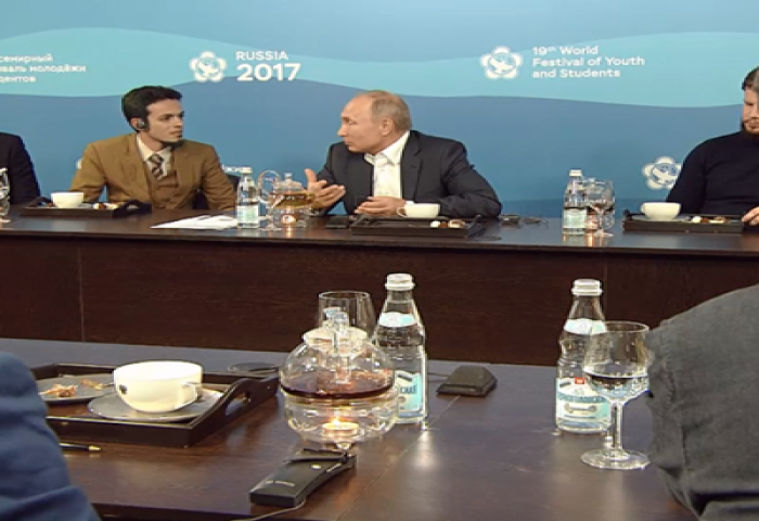 Saat Gamal Albinsaid Bertemu Vladimir Putin